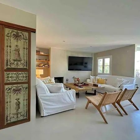 Modern 2 Bedroom In Real