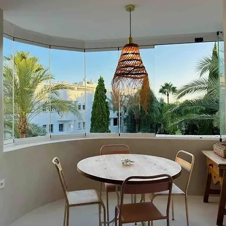 Modern 2 Bedroom In Real Apartment *