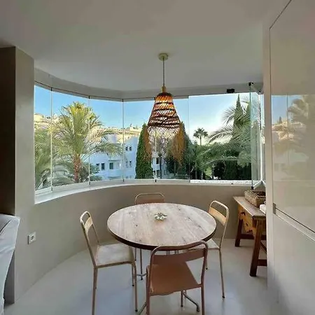 Modern 2 Bedroom In Real Apartment *