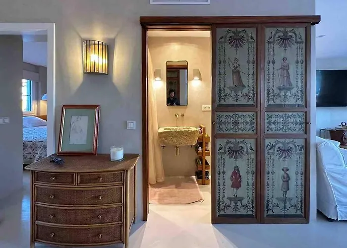 Modern 2 Bedroom In Real