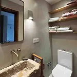 Modern 2 Bedroom In Real