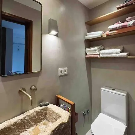 Modern 2 Bedroom In Real